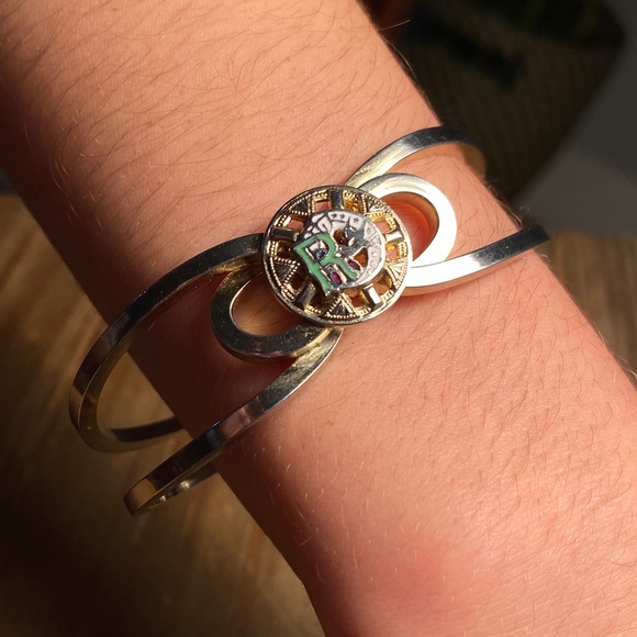 1960'S REBEKAH ODD FELLOWS GOLD TONE ENAMEL CLAMPER BRACELET LETTER R VINTAGE - Picture 3 of 5